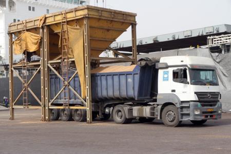 ۳ میلیون و ۸۱۰ هزار تن كالای اساسی در بنادر كشور وجود دارد